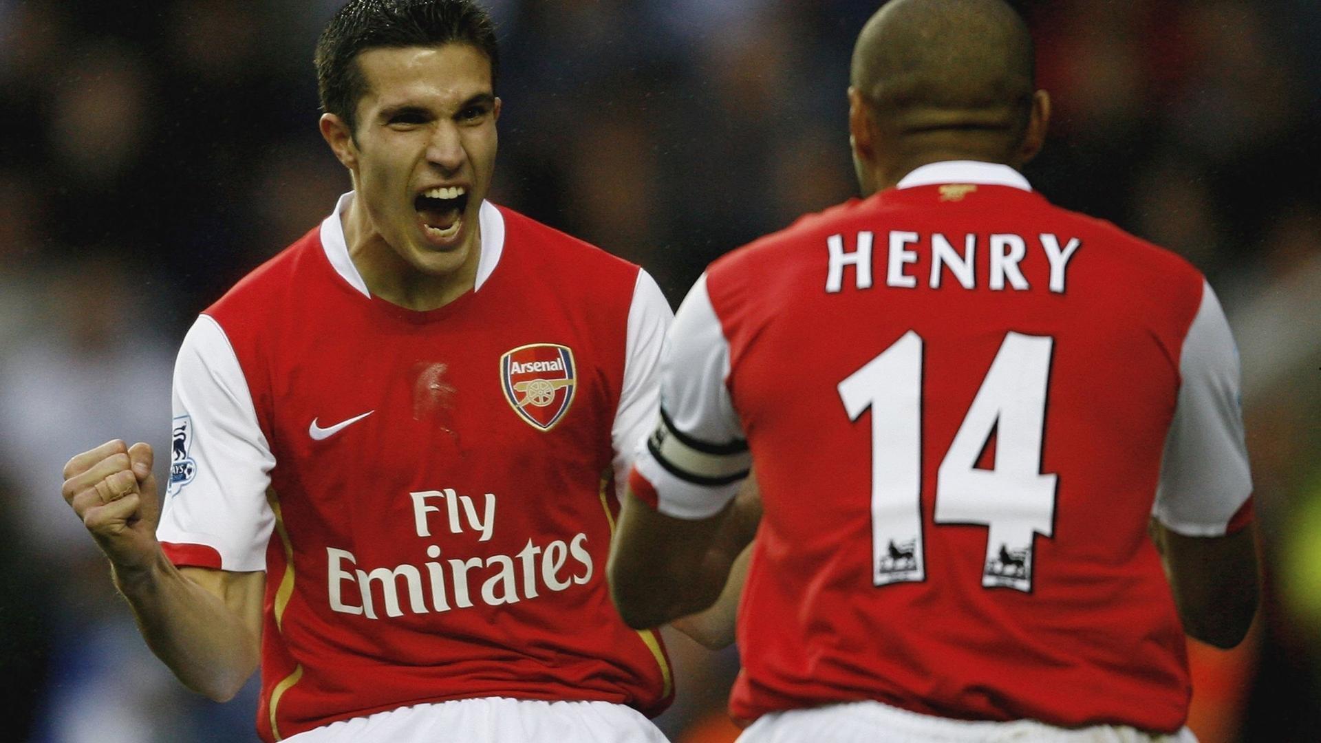 铁卫戴帽改写足坛剧本，有些帽子戏法，注定要后卫亲自完成